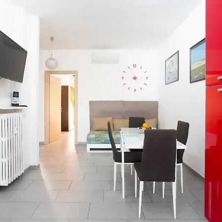Attico Con Garage Coperto Апартаменты *